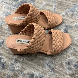 Steve Madden size 5.5 Daphne heels synthetic upper man-made outsole